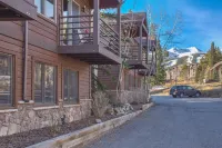 Dog-Friendly Slopeside Condo Near Main Street Hotels in Four O'Clock