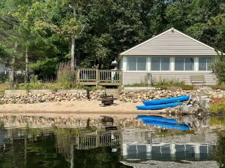 Cottage Retreat on Beautiful Lake