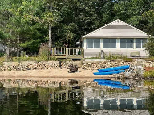 Cottage Retreat on Beautiful Lake