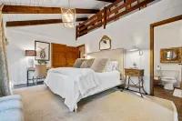 Modern cabin in Big Canoe