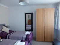 Lovely Bright Garden Apartment With WiFi & Spa overlooking RSPB reserve. Brading Hotels in 