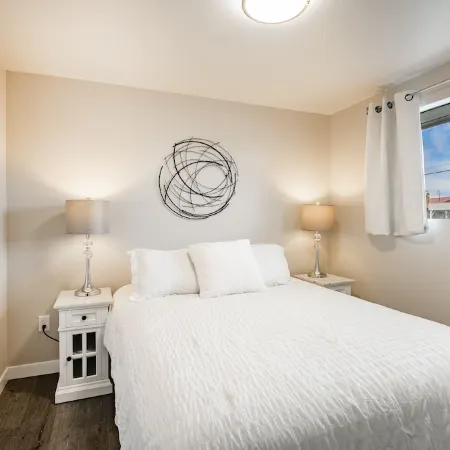 Spring Getaway • Birch Bay • Hot Tub • 107