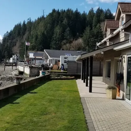 A beautiful Beach house to relax, watch wildlife, kayak, and enjoy fresh air.