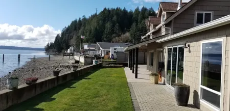 A beautiful Beach house to relax, watch wildlife, kayak, and enjoy fresh air.