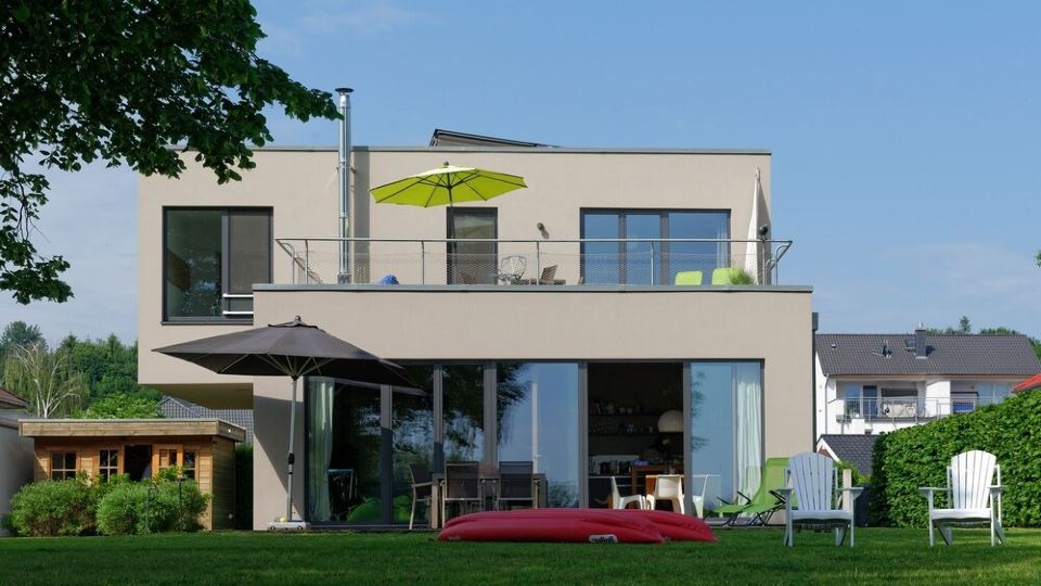 House on the Havelbogen directly on the water with canoe and jetty, terrace apartment