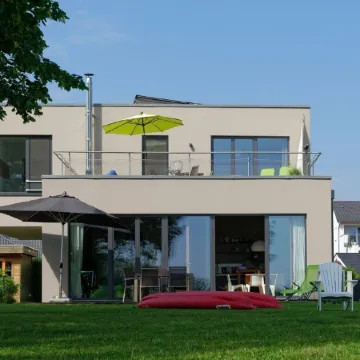 House on the Havelbogen directly on the water with canoe and jetty, garden apartment