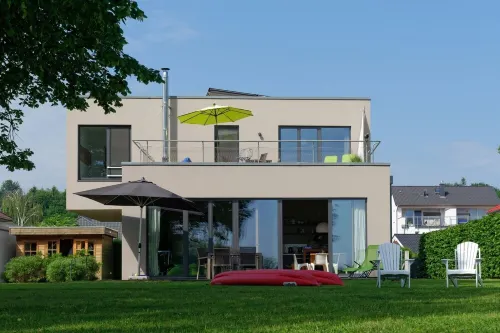 House on the Havelbogen directly on the water with canoe and jetty, terrace apartment