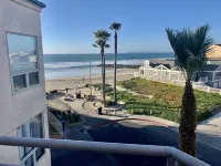 Beautiful ocean view condo on the beach w/ communal pool & hot tub Hotels in Imperial Beach