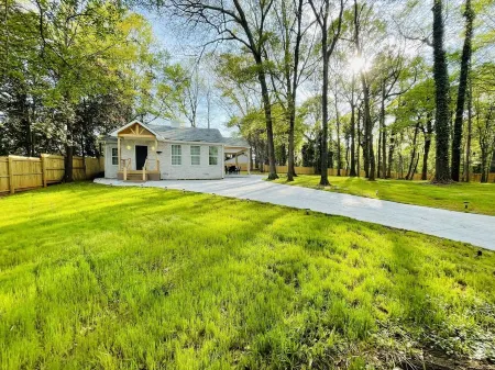 ~2 Bedroom Cozy Gem 💎 5 minutes from Downtown Spartanburg~