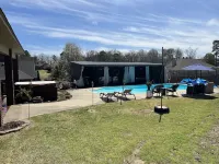 Outdoor Paradise with Bar,New Hot Tub2022,New Pool 2024, Pet Friendly