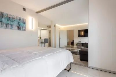 TOP FLOOR 'PENTHOUSE' 2BED/2BATH