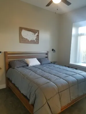 Spacious 2-bedroom, 2-bathroom Industrial Style Loft Apartment.  Village locale! 홀리데이 밸리 리조트 주변 호텔