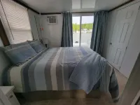 Floating Cabin at Steele Creek Marina--CAN NOT BE DRIVEN