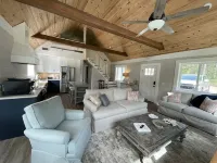 CHARMING WATERFRONT HOUSE, BOAT DOCK, 3 MILES TO OWA, 15 MILES TO ORANGE BEACH