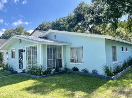 The Hidden Jim River Cottage -Kayaks & Canoe Отели в г. Уэки-Уочи-Гарденс