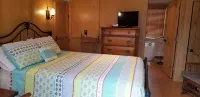 Private Upper Room w/large soaking tub/shower with view of 7 Sisters Mountains!