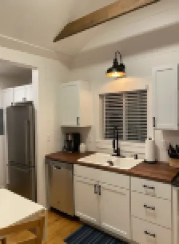Charming & Quaint - Fully Restored Historic Cottage at Camellia Cottages