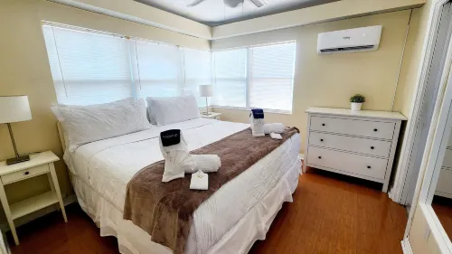 Waterfront 1 Bedroom Retreat w/ Stunning Views • 5-Min Walk to Clearwater Beach - Condos