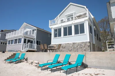 PRIVATE BEACH: BEACHFRONTS & BALCONIES @ NIANTIC W/ 6 QUEENS Hotels in 