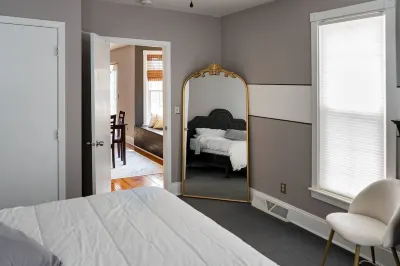 2nd floor loft near the lake! Hotels near Rahr West Art Museum