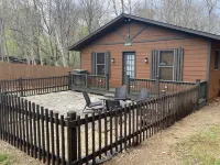C & D Trivette's Cozy Cabin Hotels in Avery County