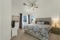 Stunning Vacation Home - Trails, Golf & Dining! Hotels near Our Play Place