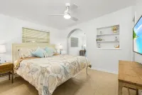 "La Casa Delmar" Heated Pool! Close to Beaches and 5th Ave.