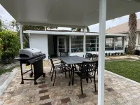Naples-Vanderbilt beach house <1 mile to beach