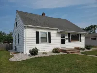 Cozy Home with HOT TUB