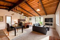 Cozy Up at a Nature Inspired Boutique Studio in the Trees - River Nearby