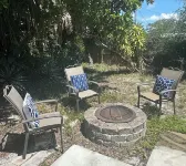 Cozy River Retreat on Island, 3 Minutes to the Beach, Family Sized 3 Bed House