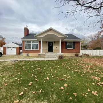 Darling house near outdoor adventures-newly remodeled