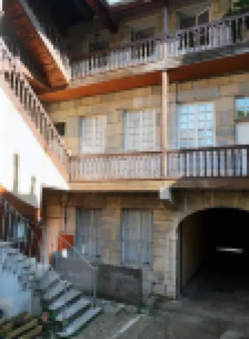 Cozy N'est house on historic courtyard-garden, close to station and city center