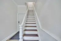 Tranquil Haven by Forsyth7 minutes walk to Forsyth Park w/ deck and pool!!