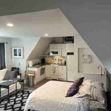 Renovated Studio near Downtown Birmingham Rooms