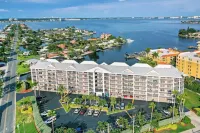 Luxurious, fully-equipped 5th floor condo with breathtaking Gulf & Bay views Hoteles en St. Pete Beach