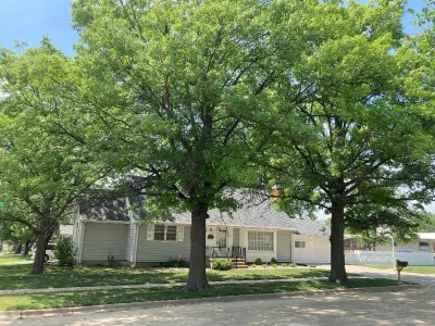 Updated family home in quiet neighborhood. Hotels near Prairie Rose Chuckwagon Supper