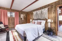 Lakeview Cabin > Unique Mid-Century Tucked in Bluff