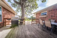 Gruene Game Haus! Arcade Room/Ping Pong/Popcorn Machine