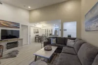 Avalon. Fully Renovated 2024.. Pool View