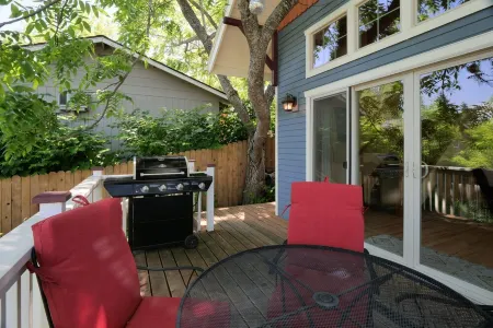 The Ashland Cottage, walk to town