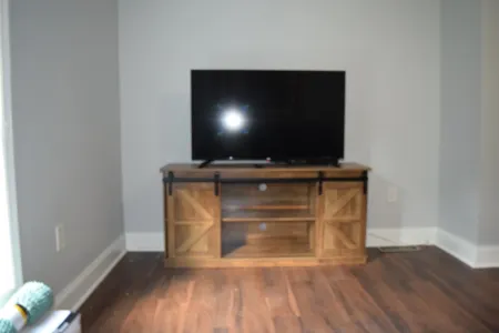 Convenient 2-bedroom apartment in Glens Falls with WiFi