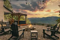 Stunning Fall Mountain Views with Hot Tub & 2 King Suites! Private on 3 Acres.