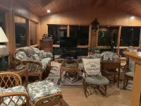 Home Sweet Home, Spacious Sunroom & Fun Deck!