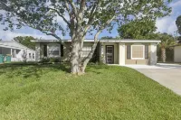 Cozy Retreat 5⭐ Location | Hot Tub | Game Room | Splash Pool & Water Slide Hotels near JCPenney