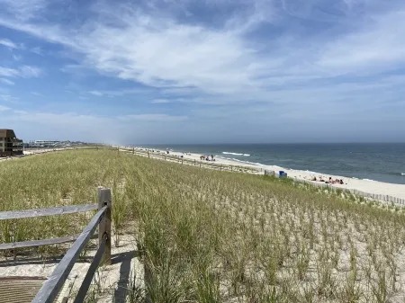 Family Friendly Ocean Block Duplex Beach House Rental in Ortley Beach, NJ! Отели рядом с достопримечательностью «JCPenney»