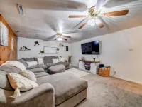 Orem Lower Level Apartment w/ Hot Tub access! 6 minutes to Provo Canyon Hotel di Orem