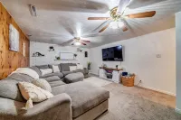 Orem Lower Level Apartment w/ Hot Tub access! 6 minutes to Provo Canyon