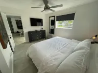 Modern lakeside pool home near hardrock and fll airport
