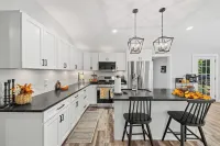 Charming 2-bedroom house with Great kitchen space in Madisonville.